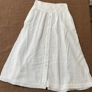 XiRENA white skirt size S